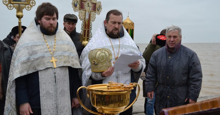 Жители Приморско-Ахтарского района в праздник Крещения Господня совершили крестный ход