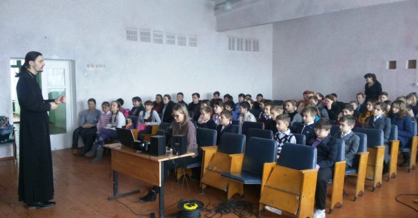 В средней общеобразовательной школе хутора Белый прошел час православия