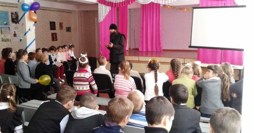 Встреча священника со школьниками в Праздник Сретения Господня