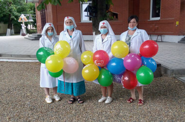 Сёстры общества “Милосердие” поздравили с Днём защиты детей