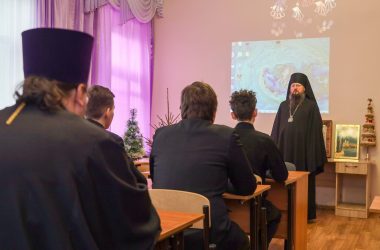 Епископ Павел провел пастырскую беседу с учащимися духовных учебных заведений