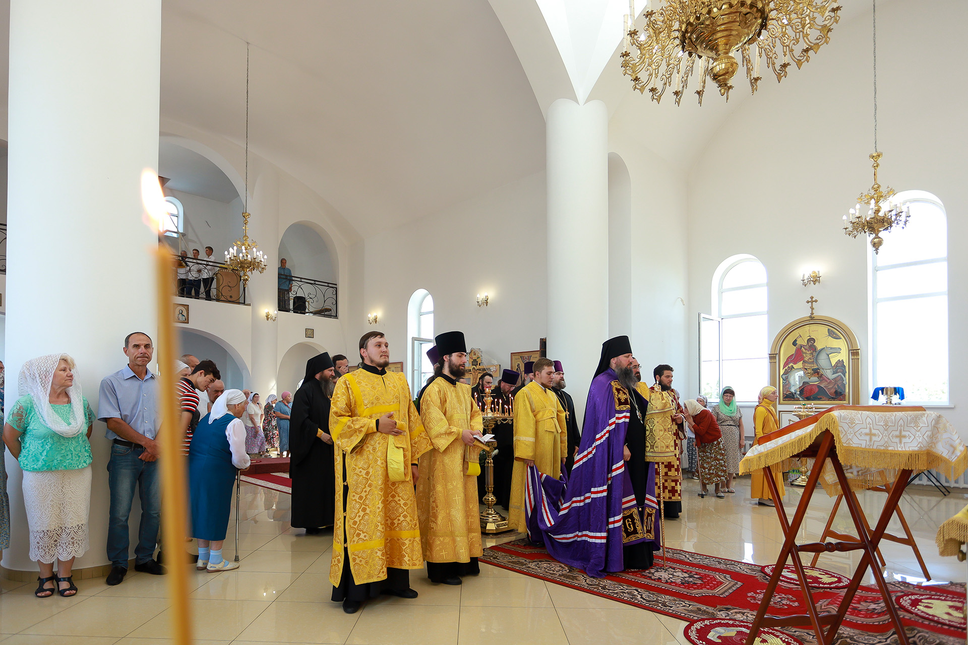 Праздничная служба в храме святых апостолов Петра и Павла ст. Брюховецкой •  Ейская Епархия