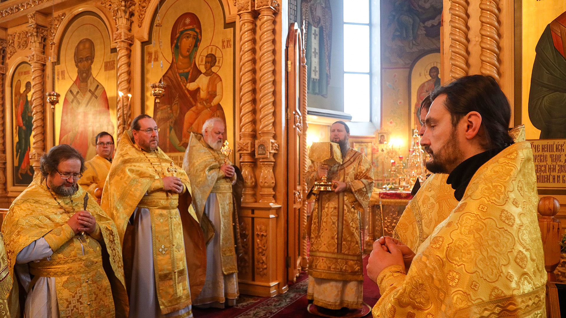 храм трех святителей станица ленинградская