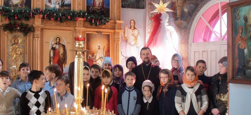 Учащиеся пятых классов посетили храм Воскресения Словущего г. Приморско-Ахтарска
