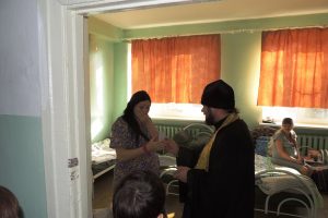 Настоятель храма святителя Луки исповедника посетил Староминскую районную больницу