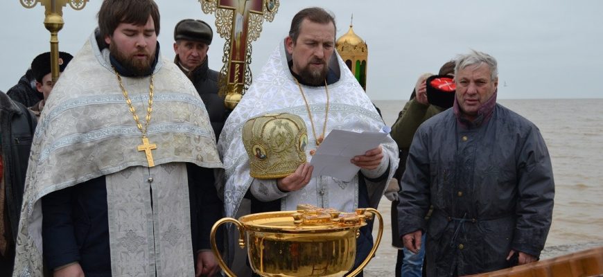 Жители Приморско-Ахтарского района в праздник Крещения Господня совершили крестный ход