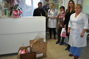 Благочинный Каневского округа церквей посетил детское отделение Каневской районной больницы