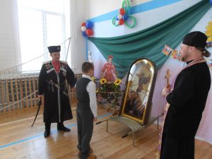 Настоятель храма Святой Живительной Троицы п. Рассвет принял участие в принятии юными казачатами присяги