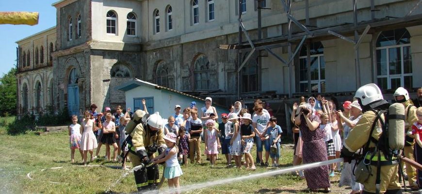 Праздник детской безопасности на территории храма Димитрия Ростовского