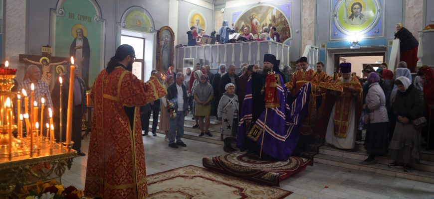 Епископ Павел возглавил праздничное богослужение на престольный праздник в Свято-Никольском кафедральном соборе г. Ейска