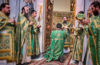 Епископ Павел возглавил Божественную литургию в День Святого Духа в Свято-Никольском храме г. Душанбе